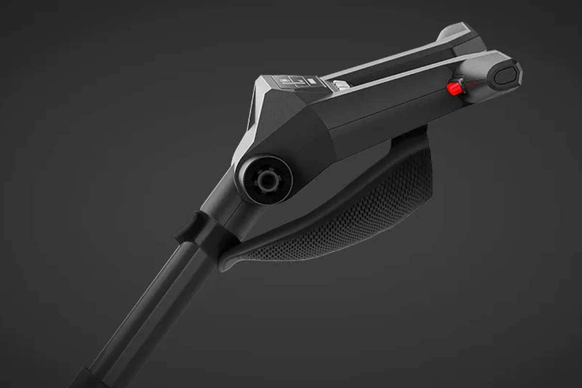 Mesh storage pocket included with the NAVEE Birdie 3